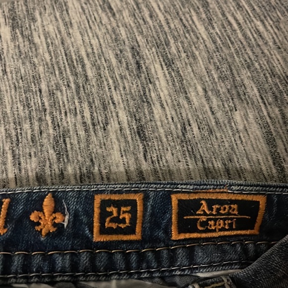 Like new. Barely worn. No stains. No holes.  PRICE NEGOTIABLE - Picture 3 of 4